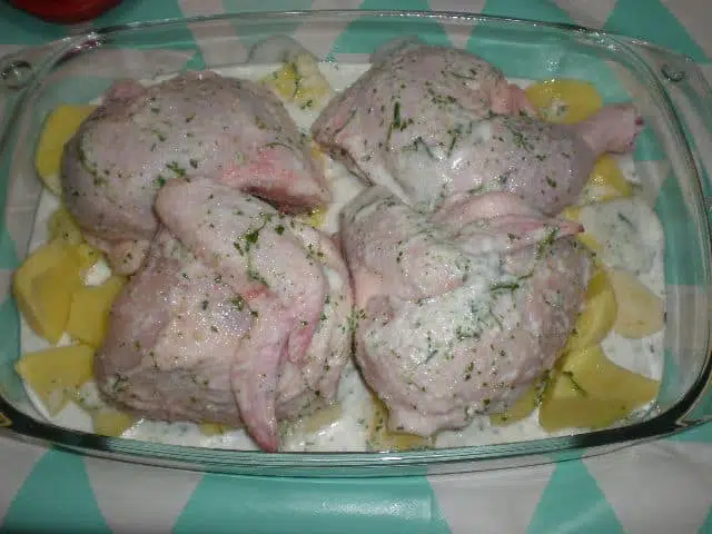 Pollo con ajo batido al horno