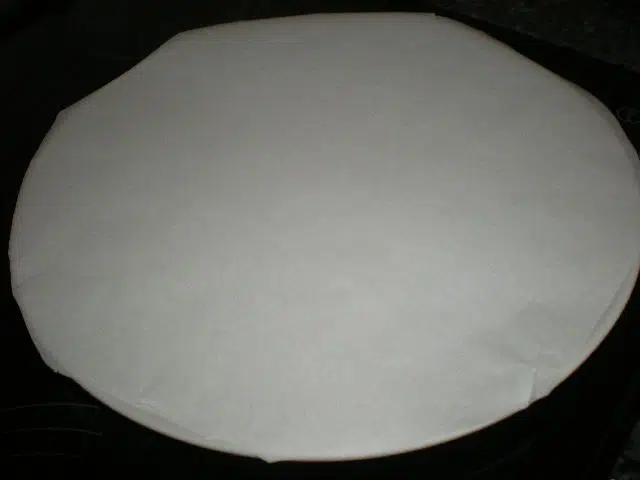 Bandeja con papel de hornear