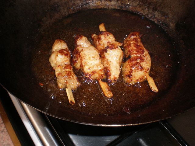 Freír mini pinchitos de pollo