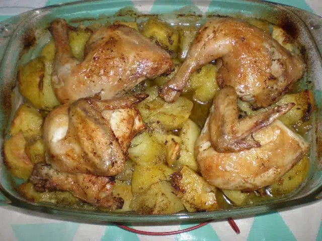 Pollo con ajo batido al horno 