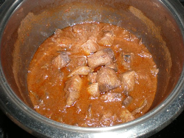 Daditos de atún rojo en salsa 