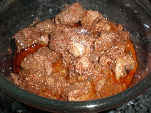 Daditos de atún rojo en salsa