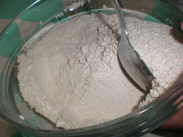 Mezclar la sal con la harina