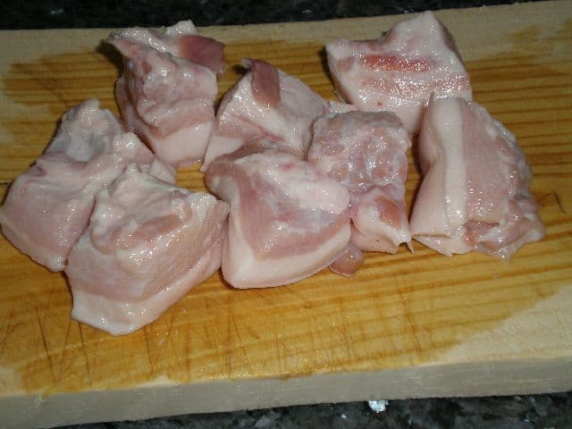 Papada de cerdo fresca troceada