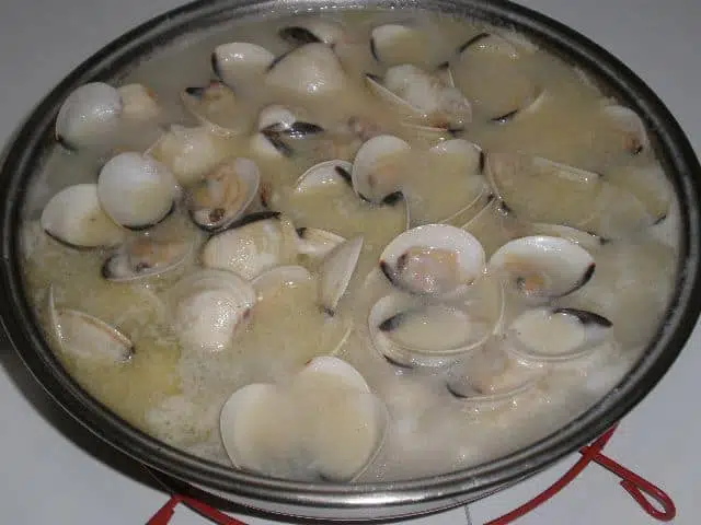 Bacalao con almejas