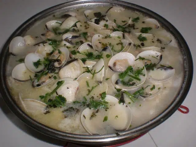 Bacalao con almejas