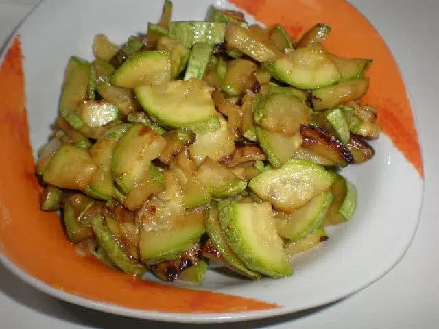 ▷ Revuelto de calabacines 🥒 🥚 4 Calabacín sofrito