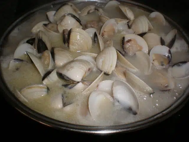 Bacalao con almejas