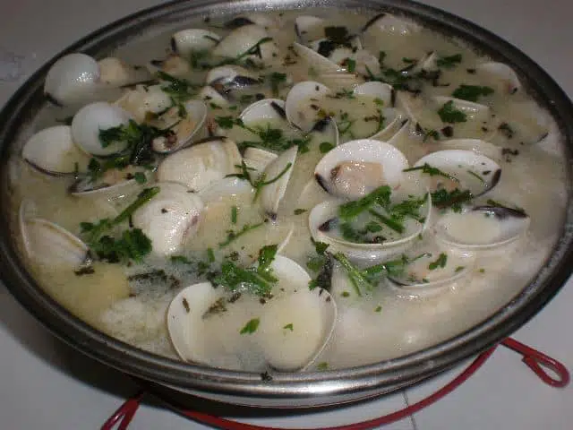 Bacalao con almejas