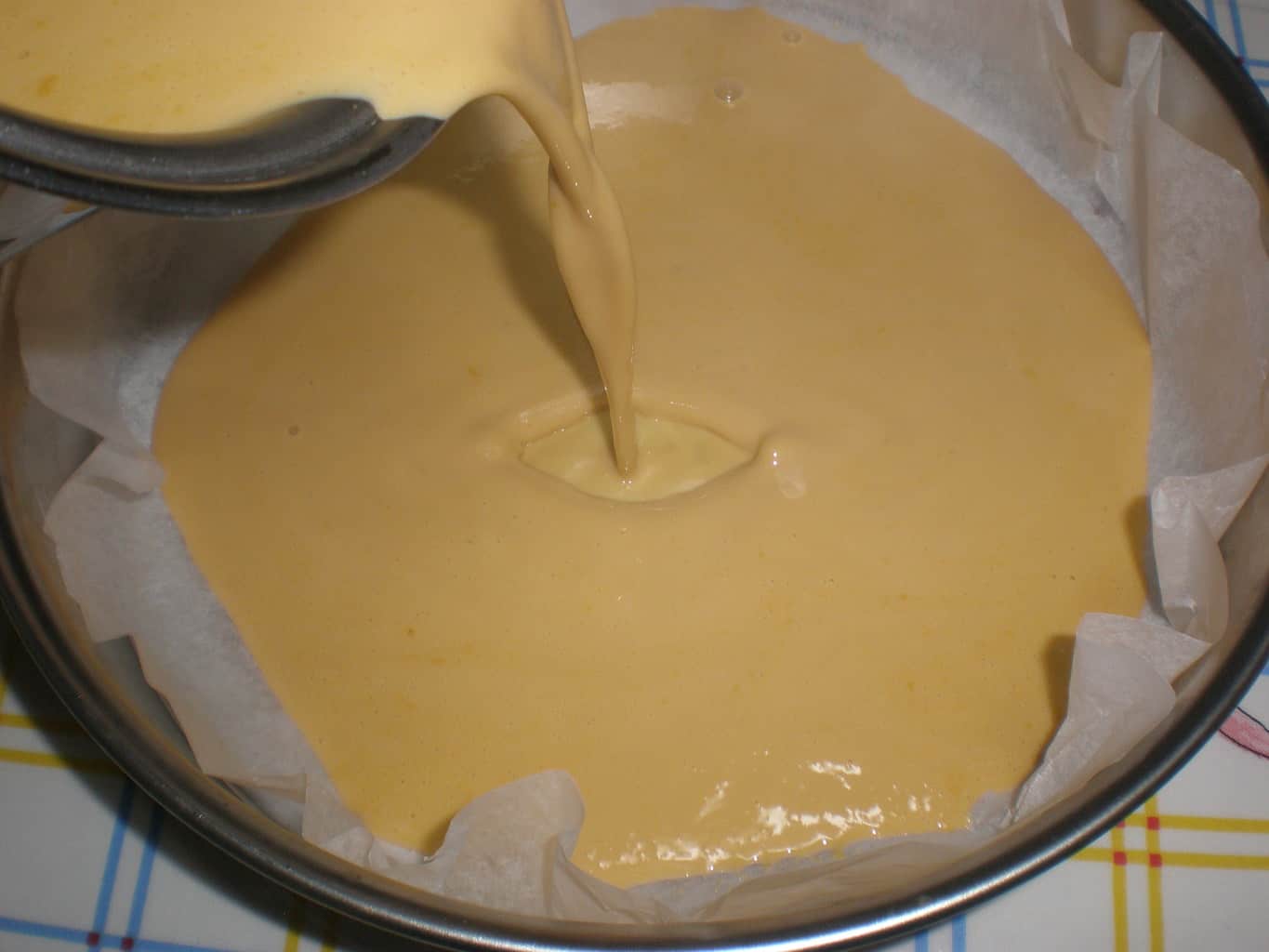 Echar el gelatinado en el molde