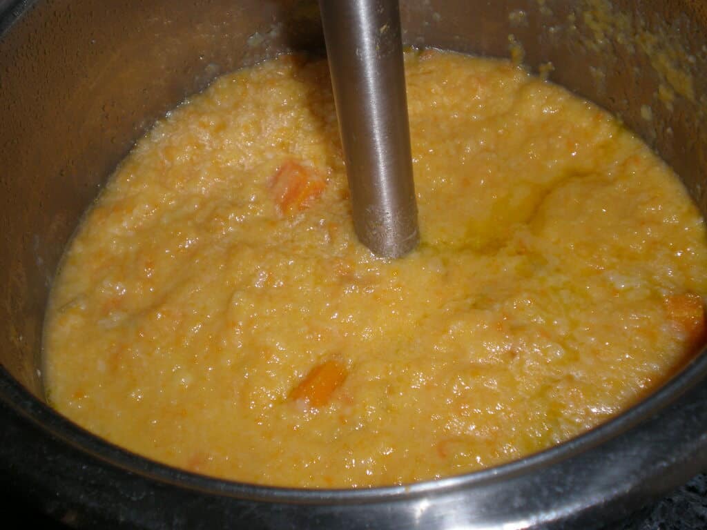 Hacer la crema de zanahorias y coliflor