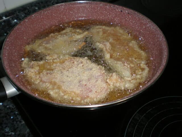 Freír los escalopes 