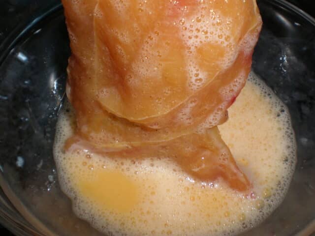 Pasar pechugas por huevos 