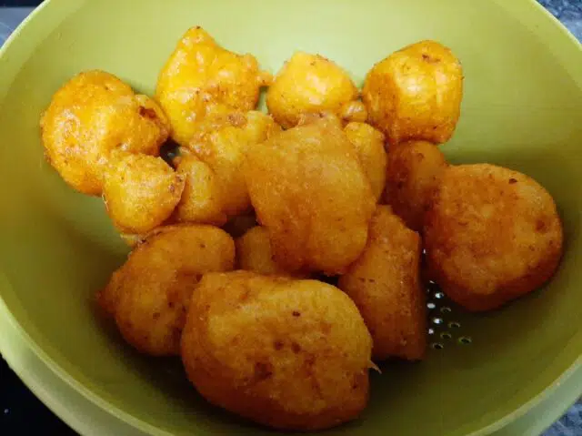 Escurrir los buñuelos