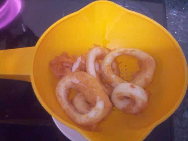 Escurrir los calamares