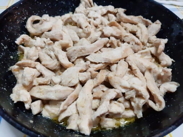 Tiras de pollo al AOVE 
