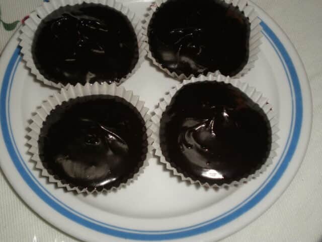 Magdalenas cubiertas de chocolate