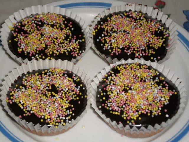 Magdalenas cubiertas de chocolate