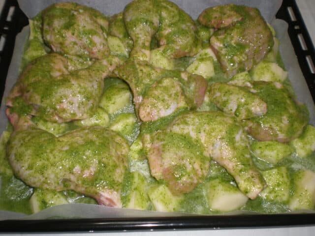 Echar la salsa verde