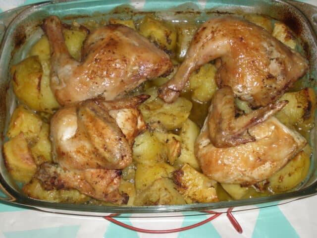 Pollo con ajo batido al horno