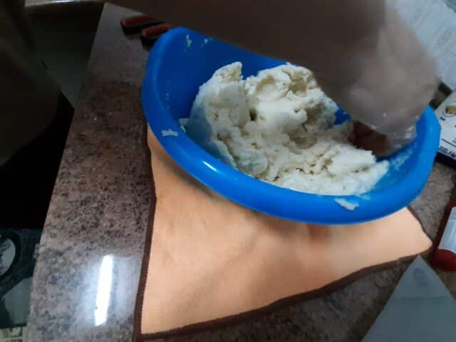 Amasar las arepas Amasar las arepas