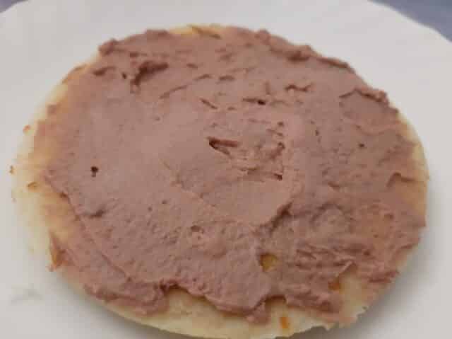 Arepa con mousse de foie de pato Arepa con mousse de foie de pato