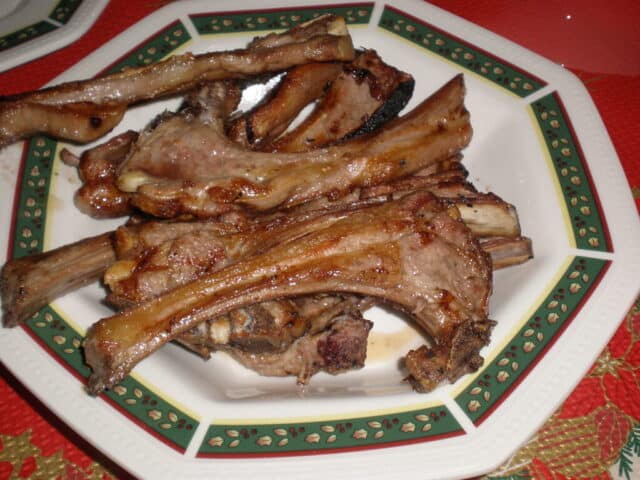 Chuletas de lechazo a la barbacoa