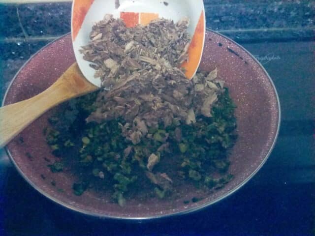 Meter el atún hervido