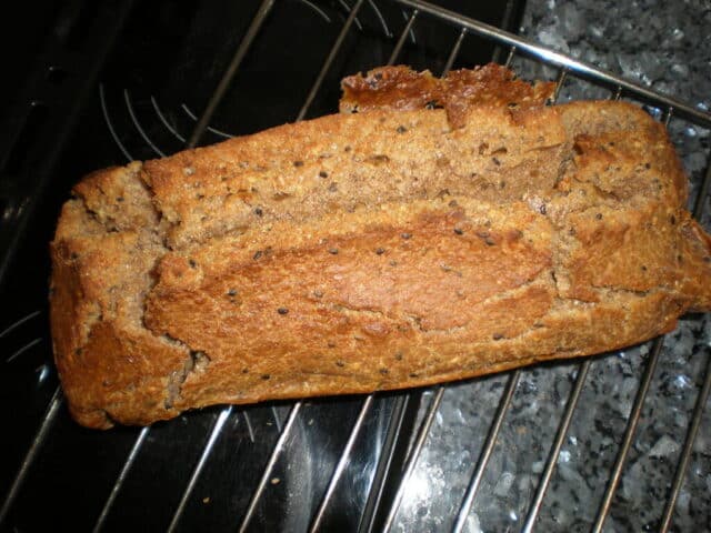 Pan integral con salvado y sésamo Pan integral con salvado y sésamo