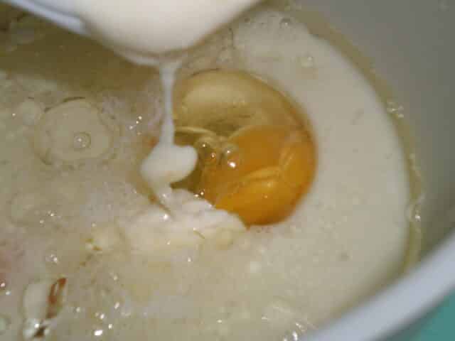 Añadir la sal y el yogur Añadir la sal y el yogur