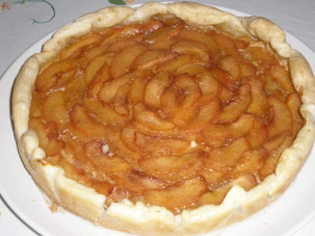 Tartaleta de ciruelas rojas