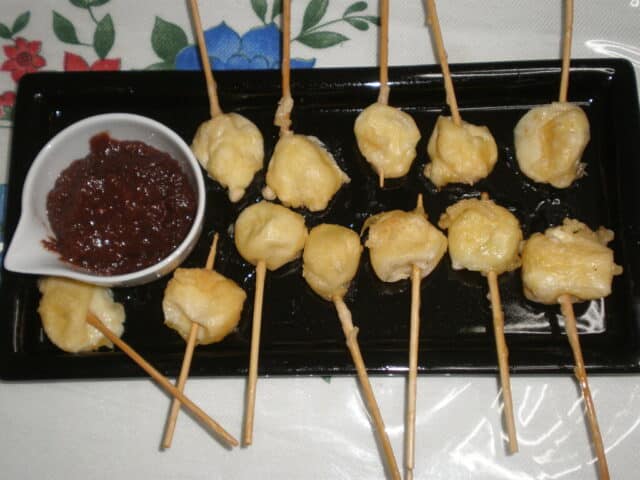 Perlas de mozzarella fritas