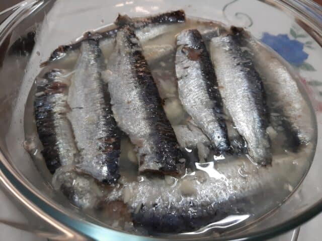 Sardinas al ajillo con limón 