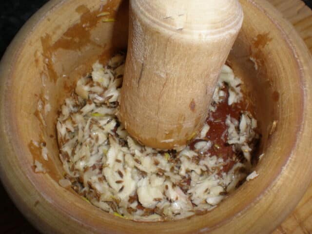 Machacado de ajo y comino