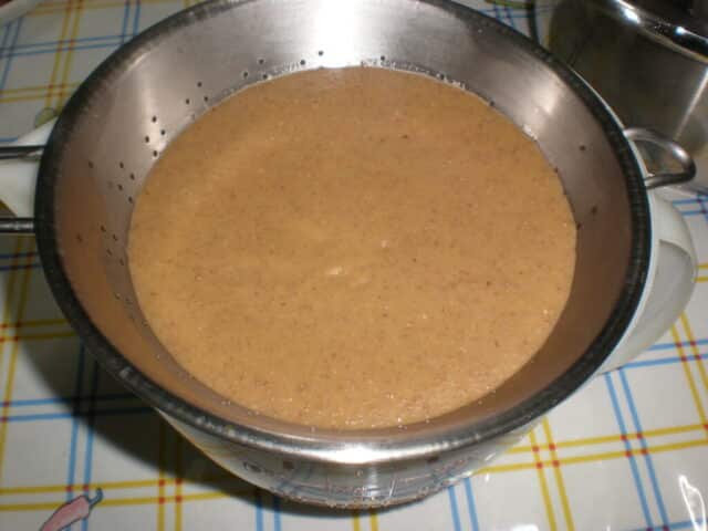 Pasar el puré por el chino