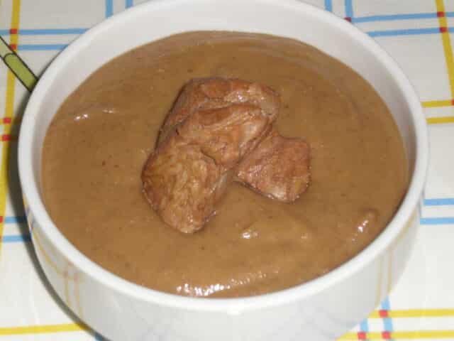 Puré de judías pintas con costillas