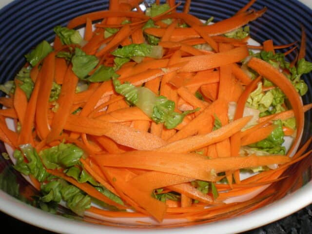 Ensalada de cogollo y zanahoria Ensalada de cogollo y zanahoria