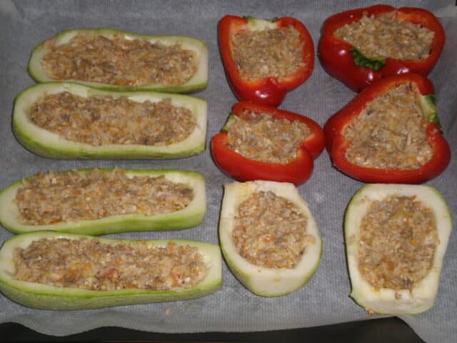 Calabacines y pimientos rellenos Calabacines y pimientos rellenos