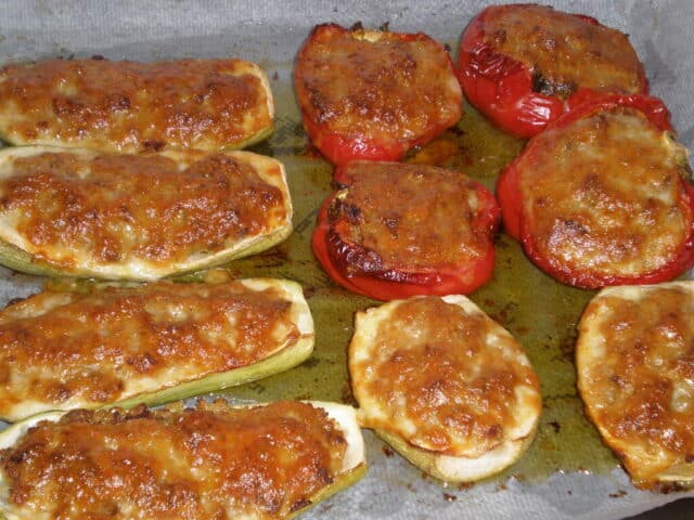 Calabacines y pimientos rellenos Calabacines y pimientos rellenos