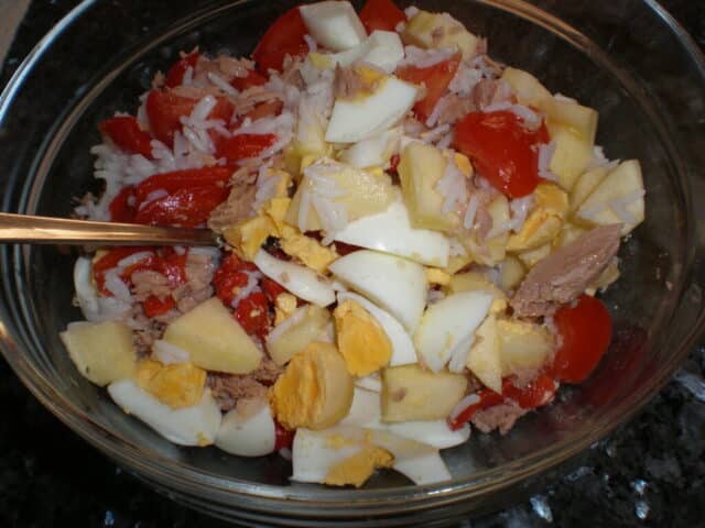 Mezclar la ensalada basmati