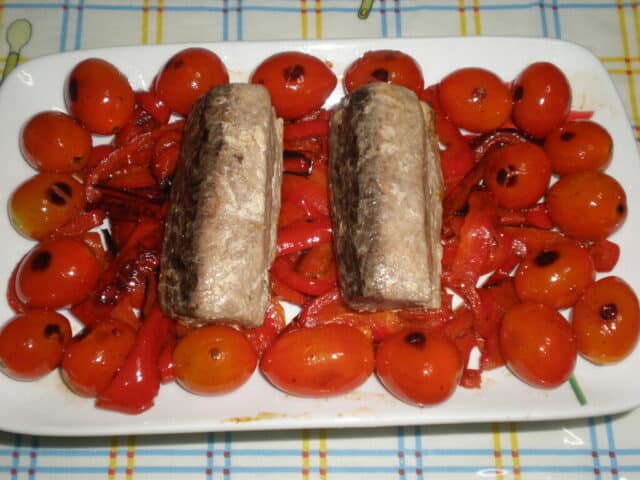Atún con pimientos y cherrys