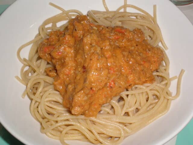 Espaguetis con salsa de verdura triturada