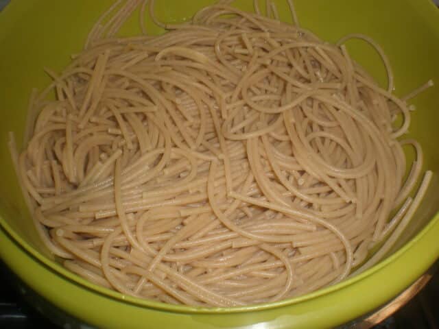 Espaguetis integrales guisados