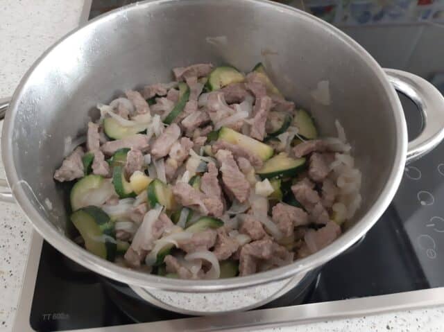 Cazuelilla de solomillo con pepino