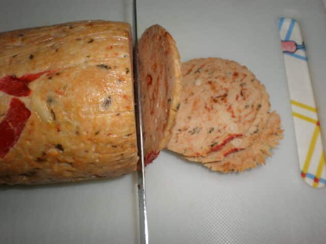 Fiambre casero de pollo y piñones