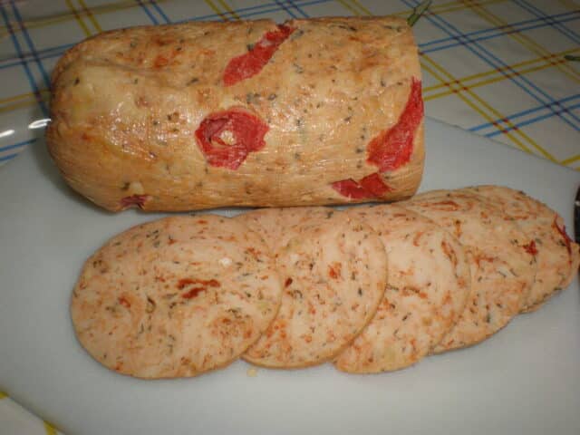 Fiambre casero de pollo y piñones