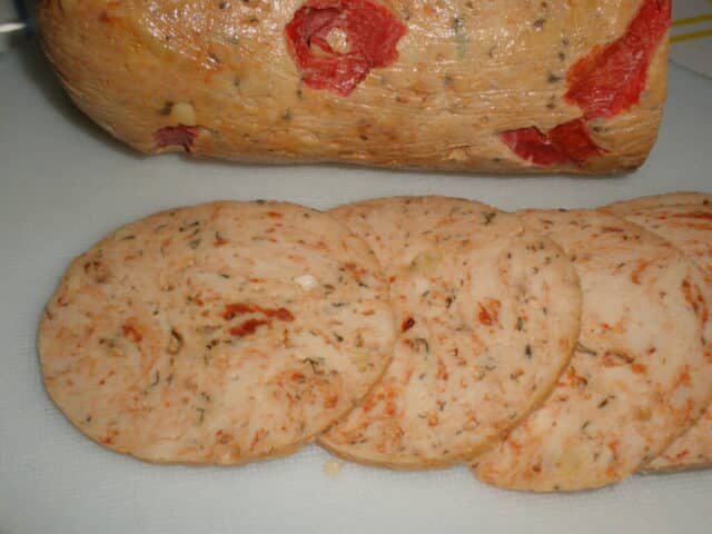 Fiambre casero de pollo y piñones