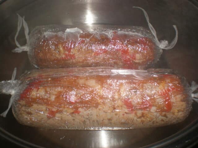 Meter fiambre en el agua