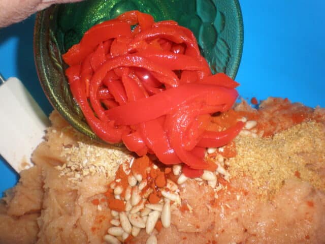 Meter las tiras de pimiento