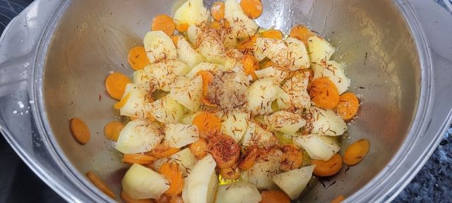 Añadir sal, jengibre y cártamo